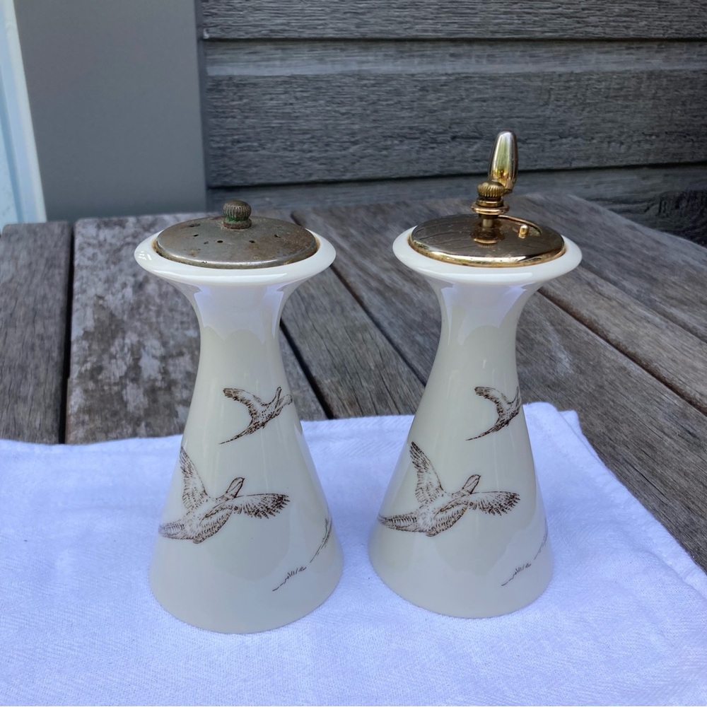 Lenox Cream and Gold Bird Shakers